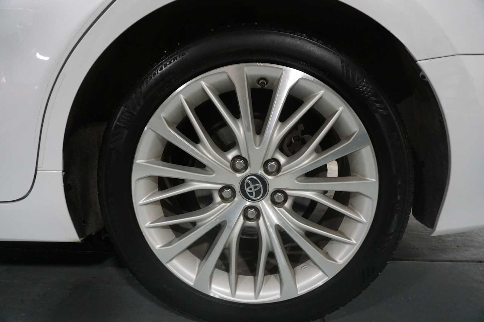 Thumbnail: 2019 Toyota Camry - 10