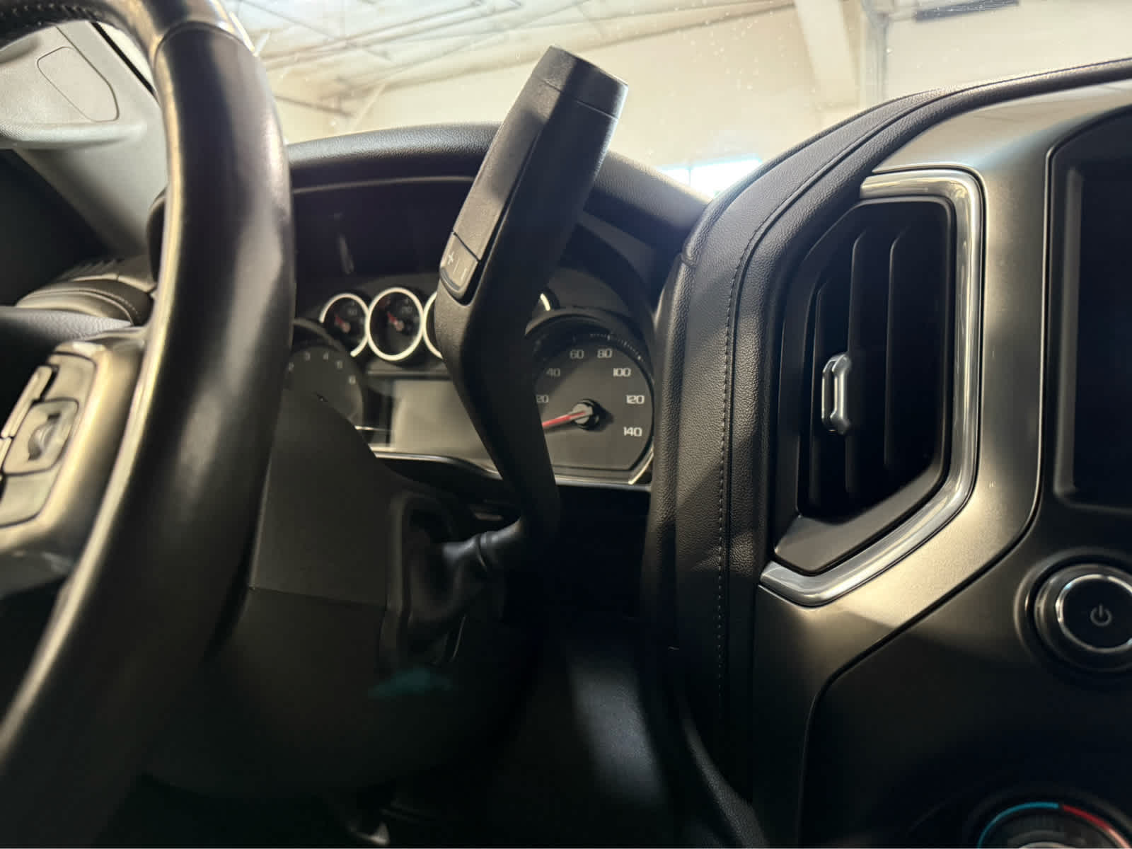 Thumbnail: 2020 Chevrolet Silverado 1500 - 24