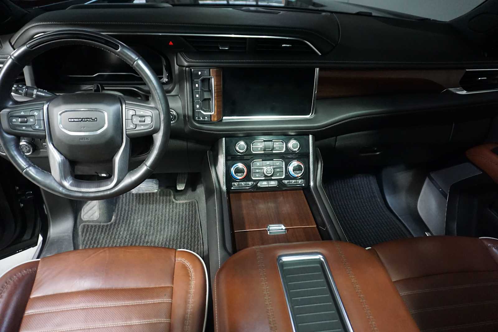 Thumbnail: 2023 GMC Yukon - 17