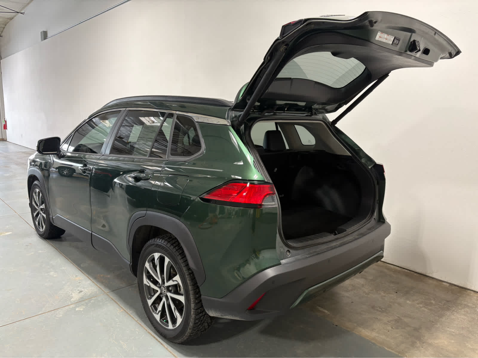 Thumbnail: 2023 Toyota Corolla Cross - 4