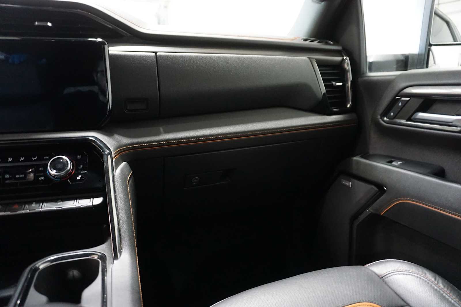 Thumbnail: 2024 GMC Sierra 2500 - 18