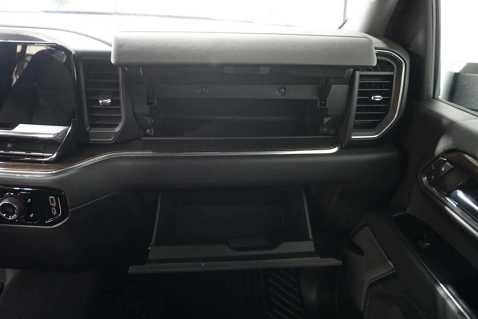 Thumbnail: 2024 Chevrolet Silverado 2500 - 16