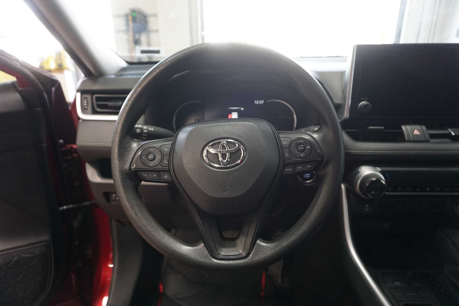 Thumbnail: 2023 Toyota RAV4 - 17