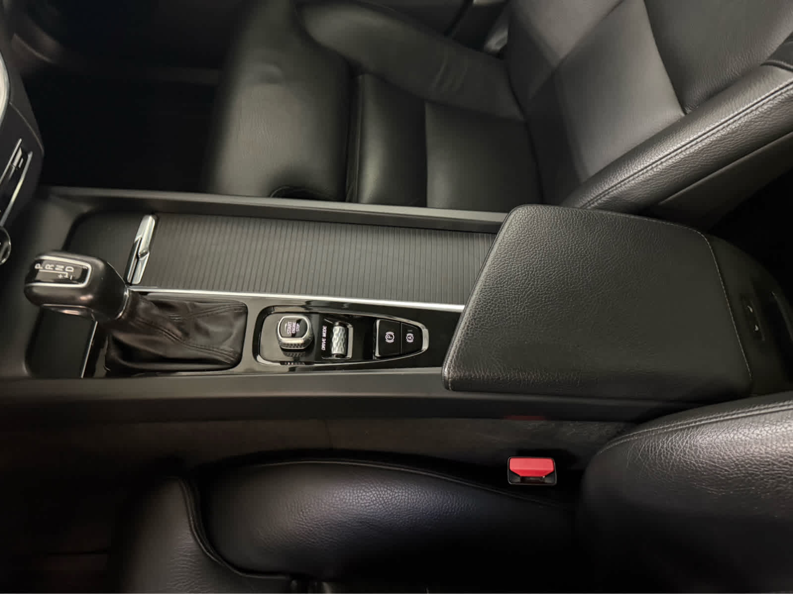 Thumbnail: 2019 Volvo XC60 - 23