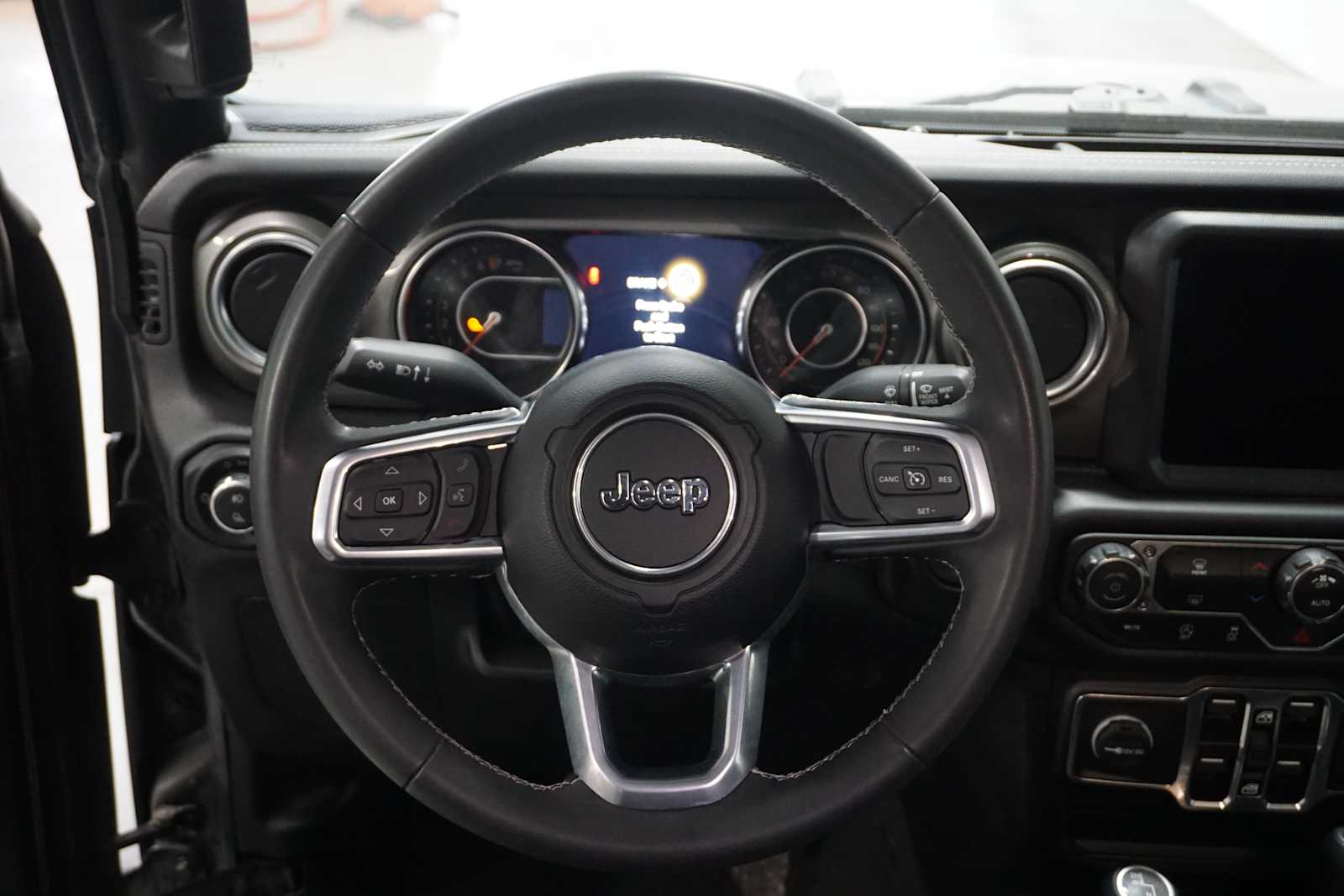 Thumbnail: 2023 Jeep Gladiator - 16