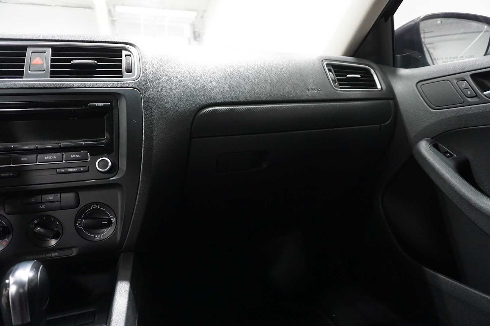 Thumbnail: 2013 Volkswagen Jetta - 18