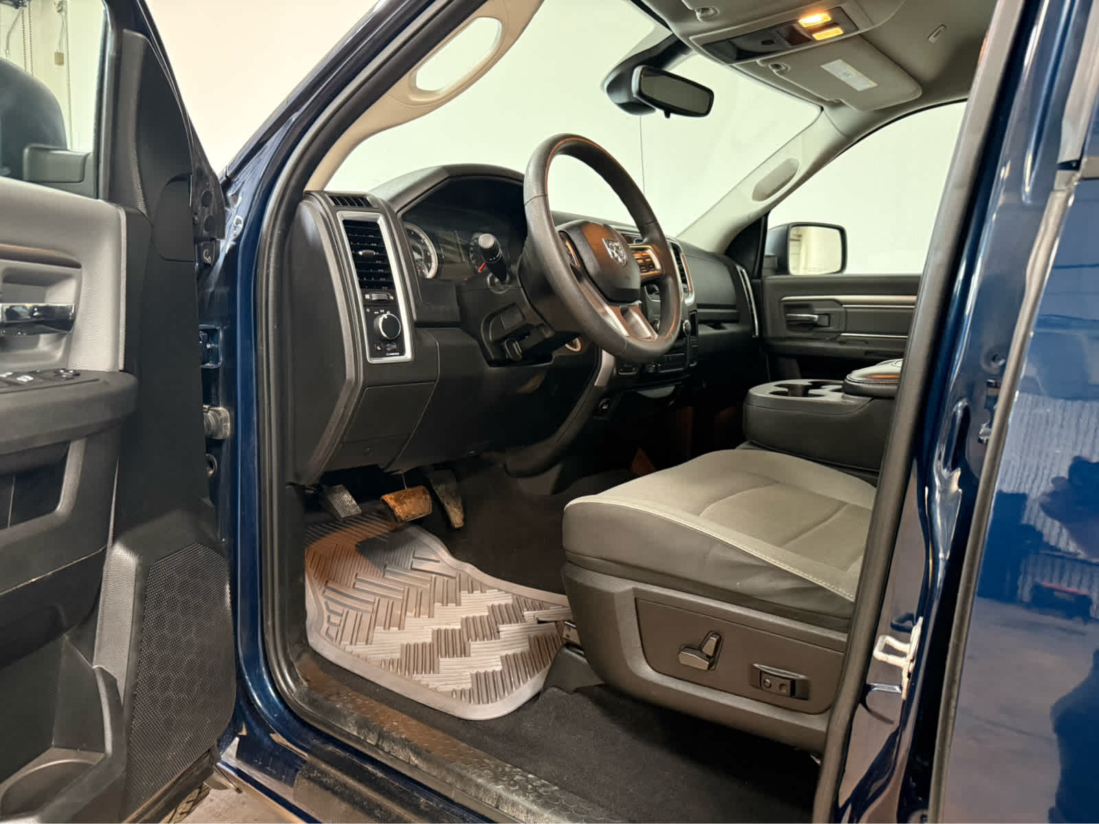 Thumbnail: 2022 RAM 1500 Classic - 14