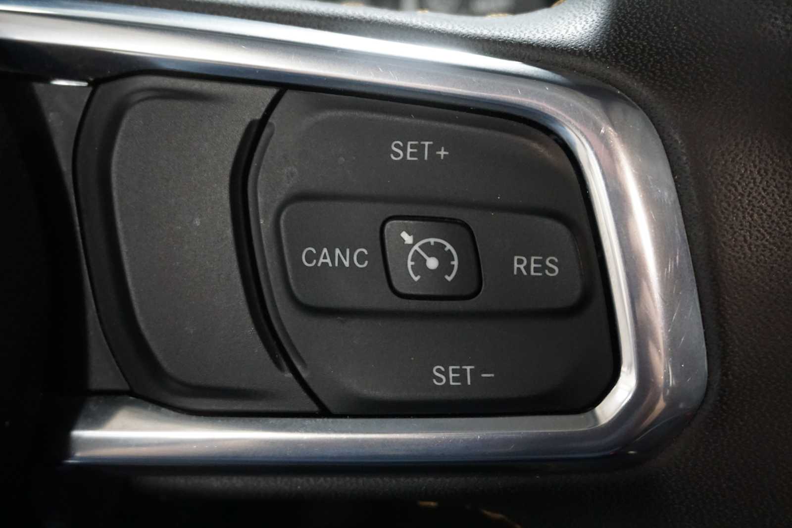 Thumbnail: 2023 Jeep Gladiator - 23