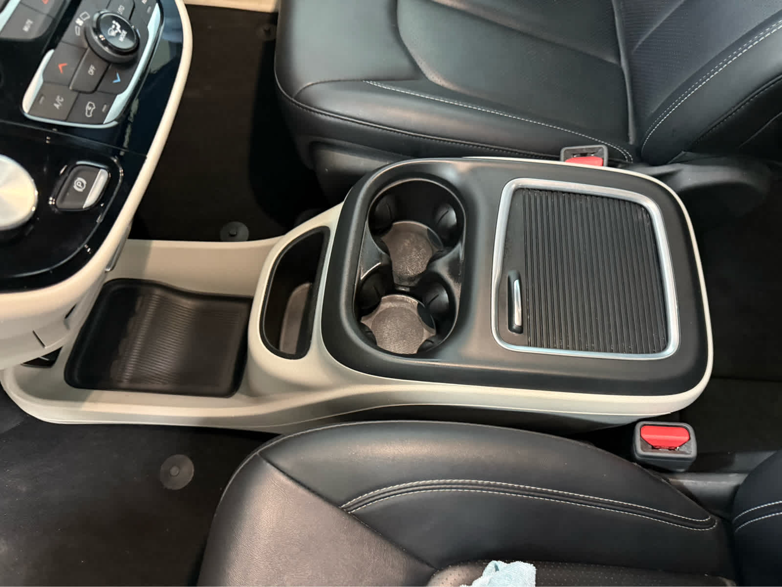 Thumbnail: 2024 Chrysler Pacifica - 23