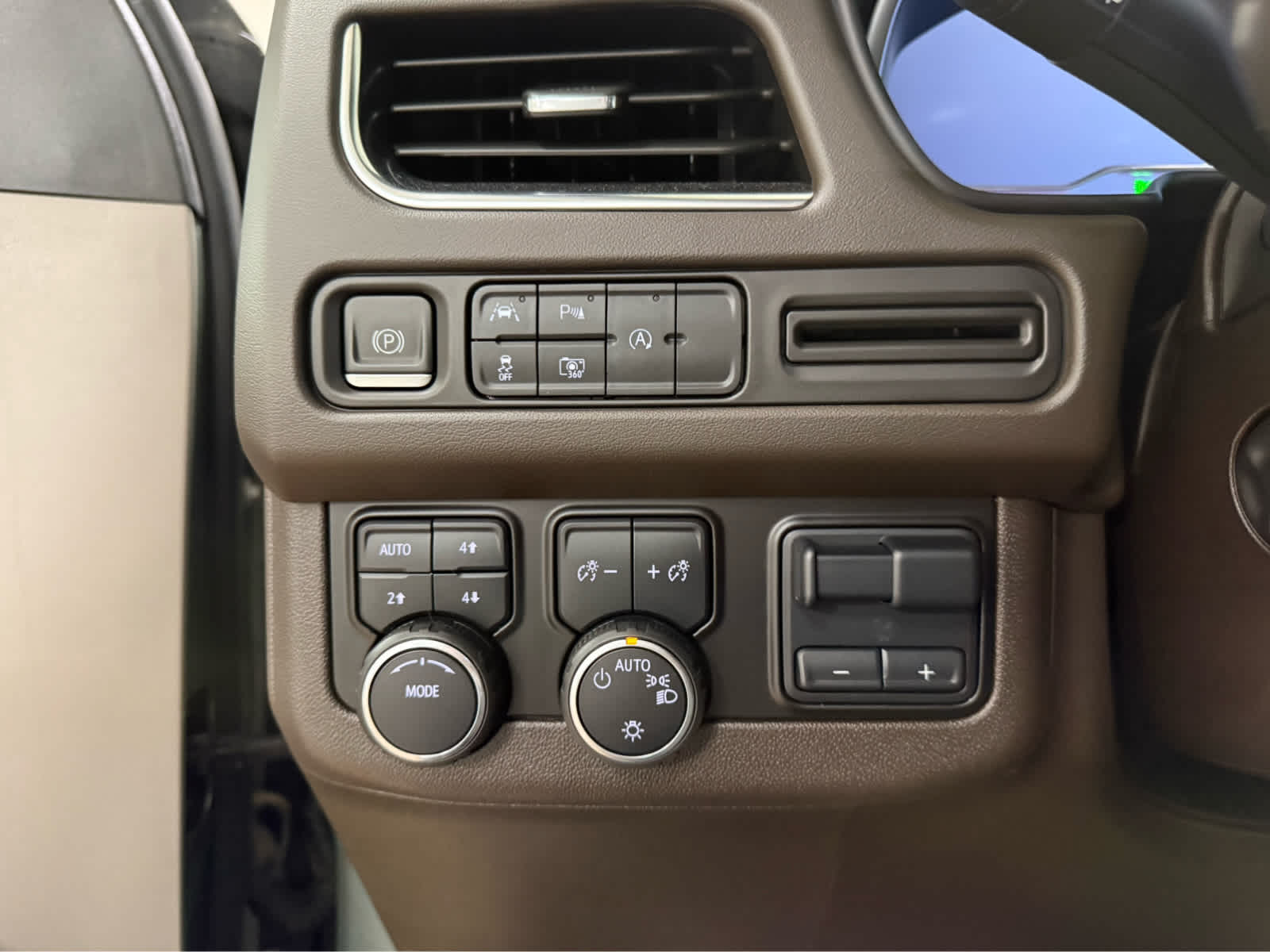 Thumbnail: 2024 Chevrolet Suburban - 27