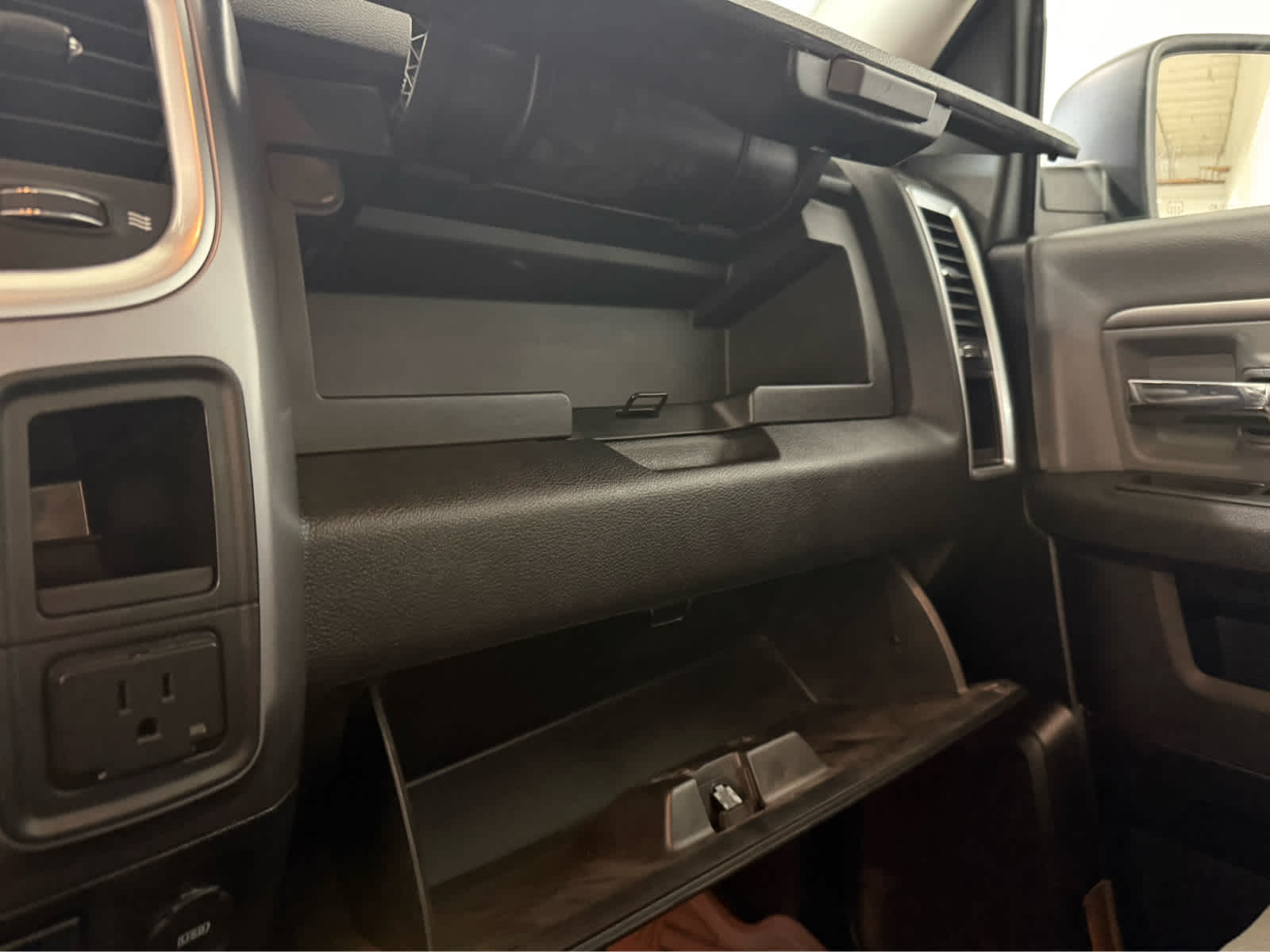 Thumbnail: 2022 RAM 1500 Classic - 22