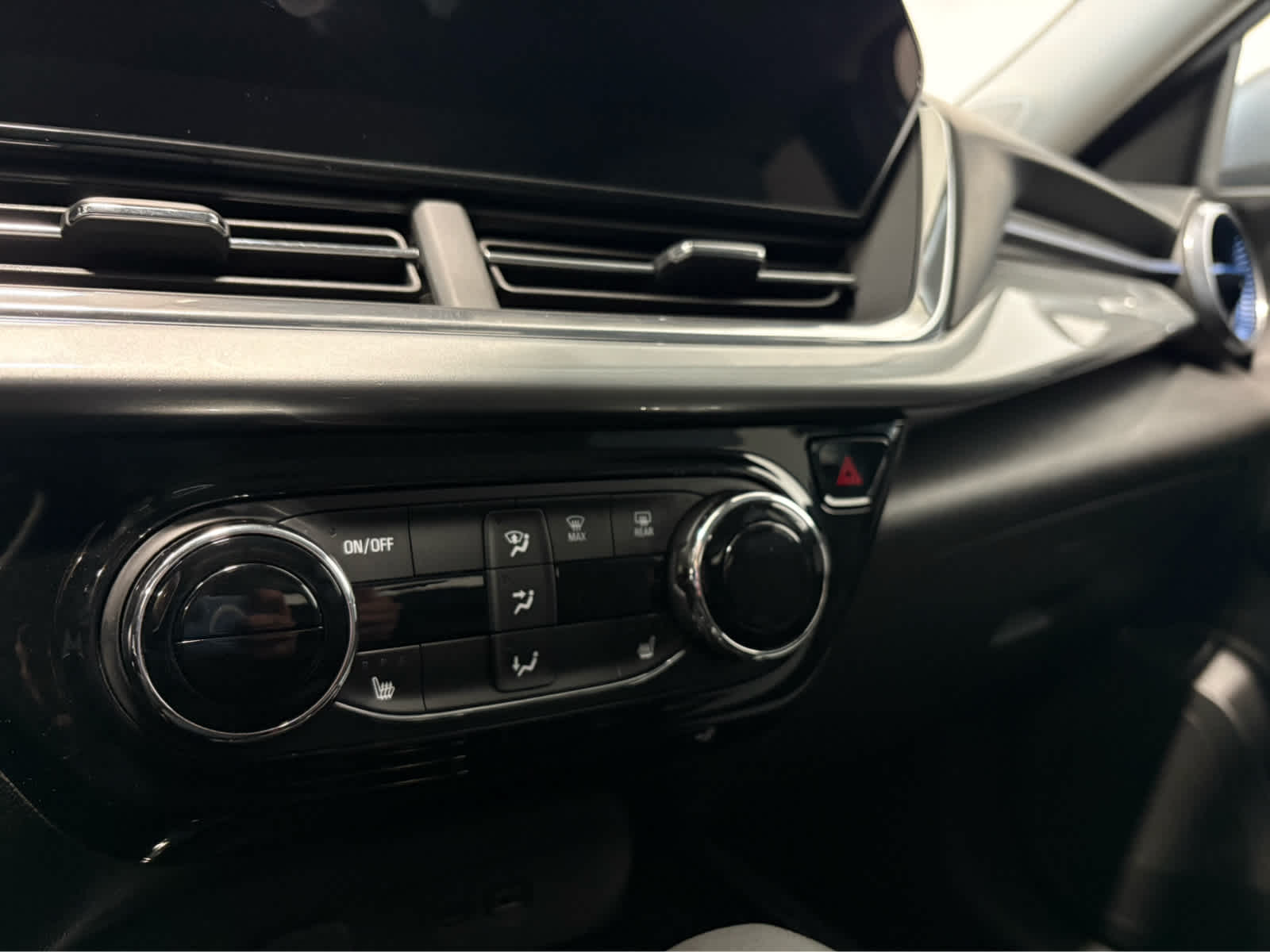 Thumbnail: 2025 Chevrolet Trax - 21