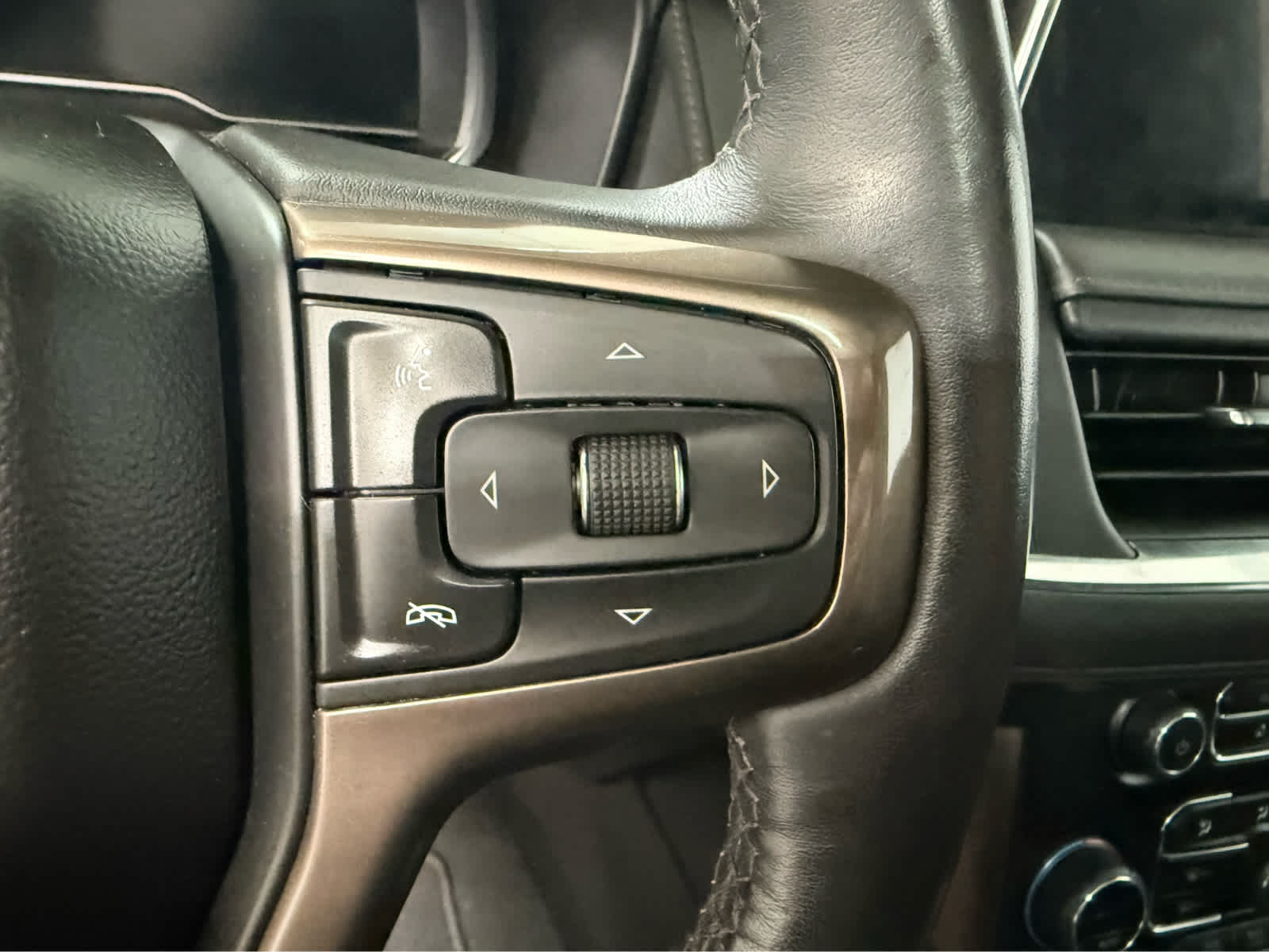 Thumbnail: 2022 Chevrolet Tahoe - 20