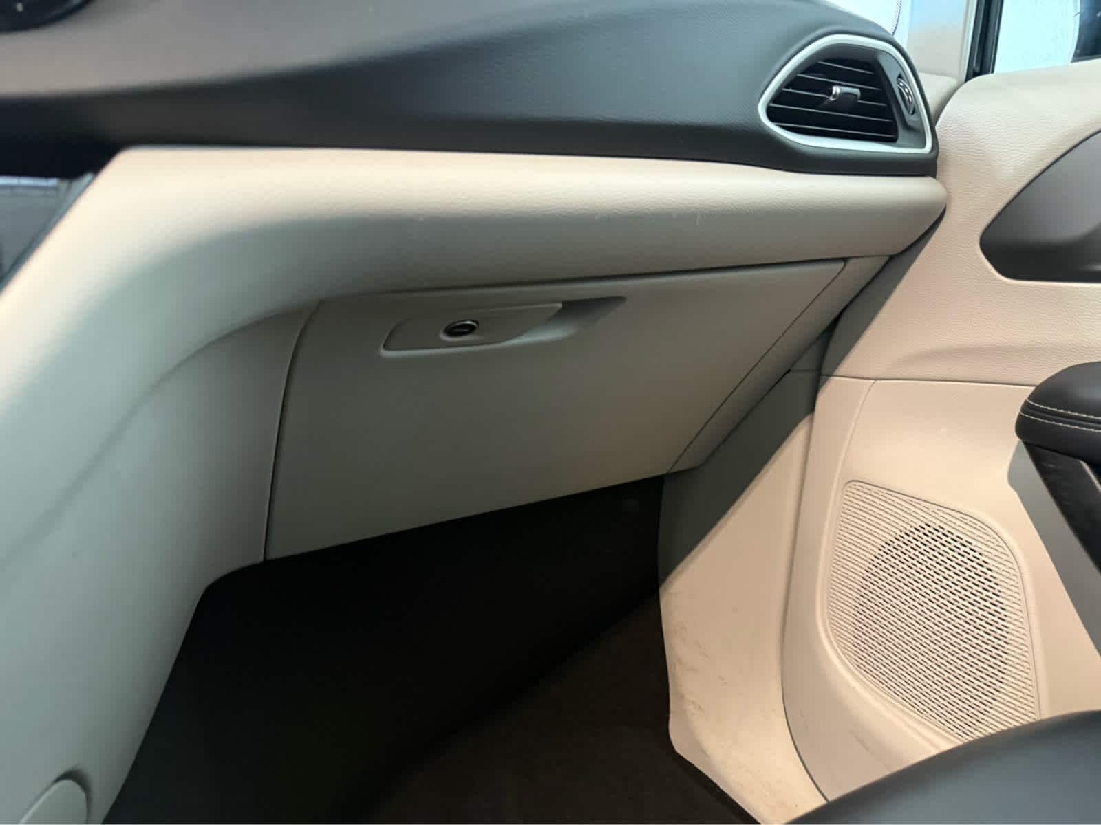 Thumbnail: 2024 Chrysler Pacifica - 21