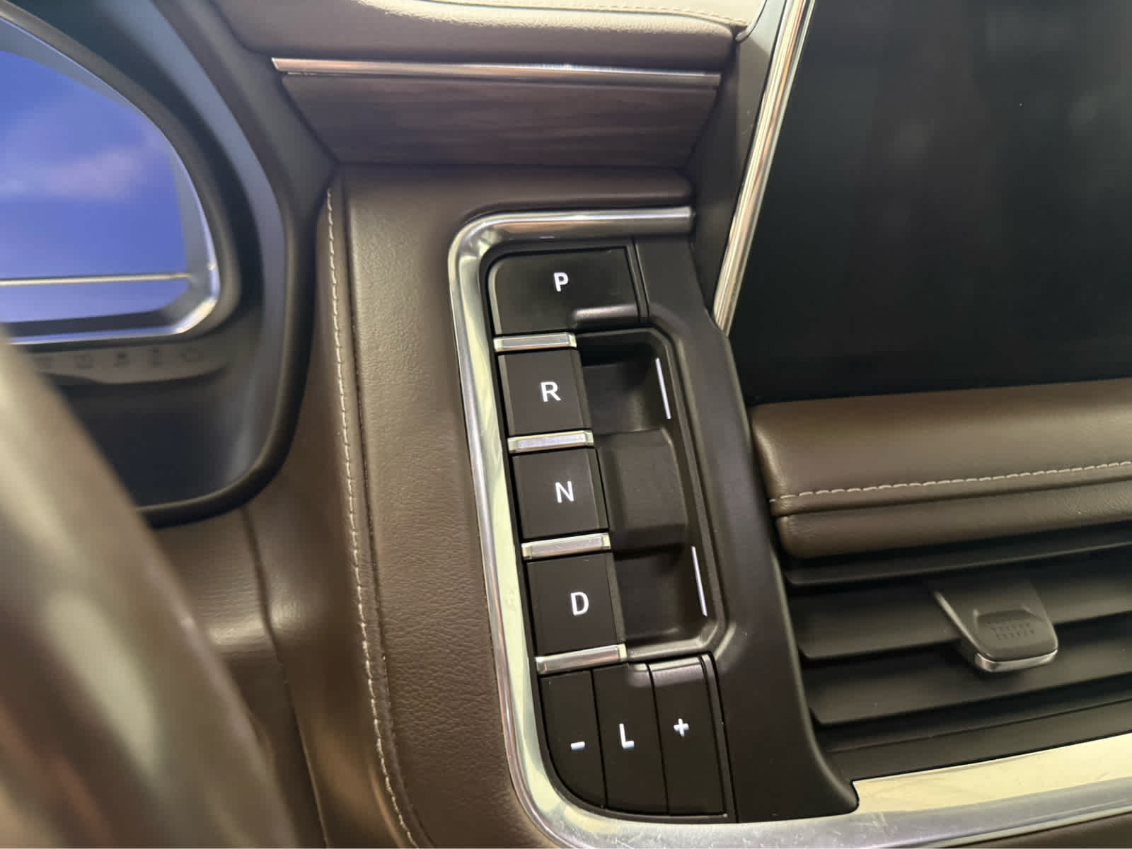 Thumbnail: 2024 Chevrolet Suburban - 26
