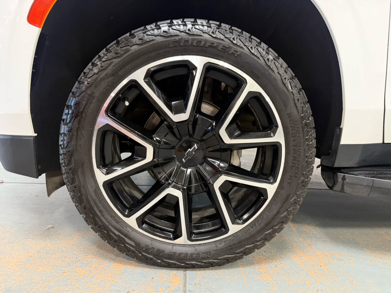 Thumbnail: 2022 Chevrolet Tahoe - 8