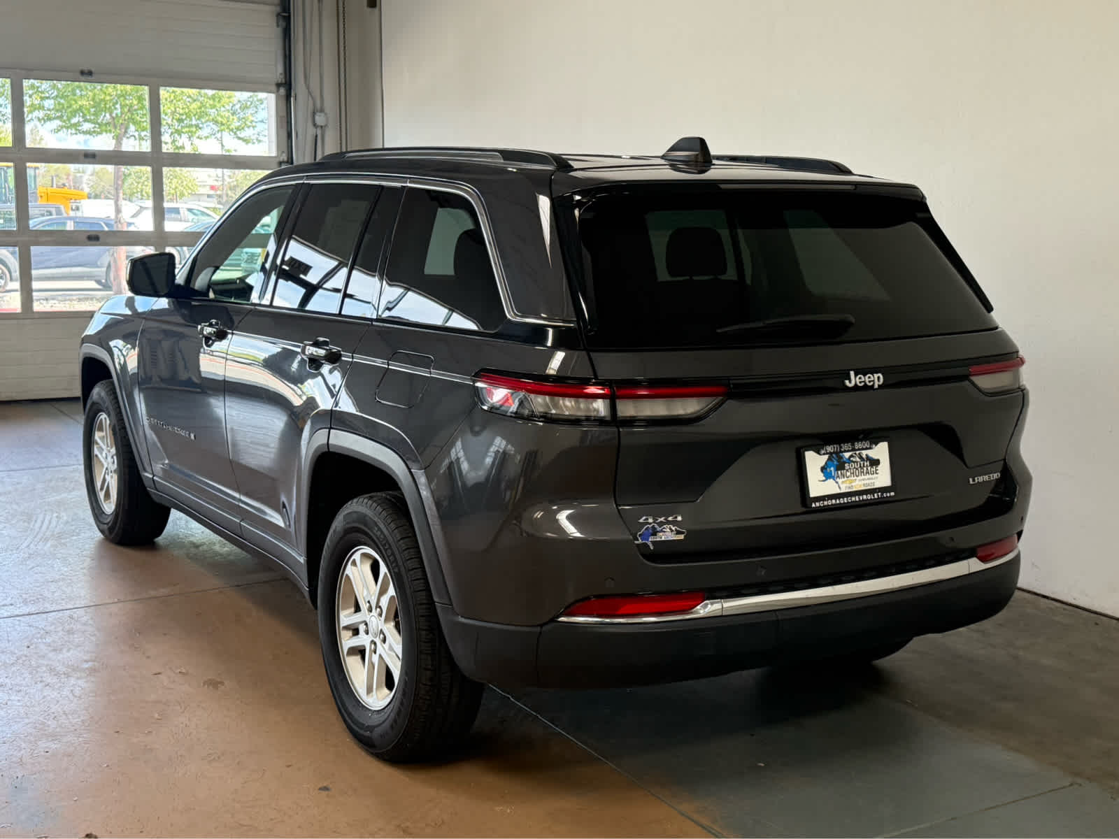 Thumbnail: 2024 Jeep Grand Cherokee - 3