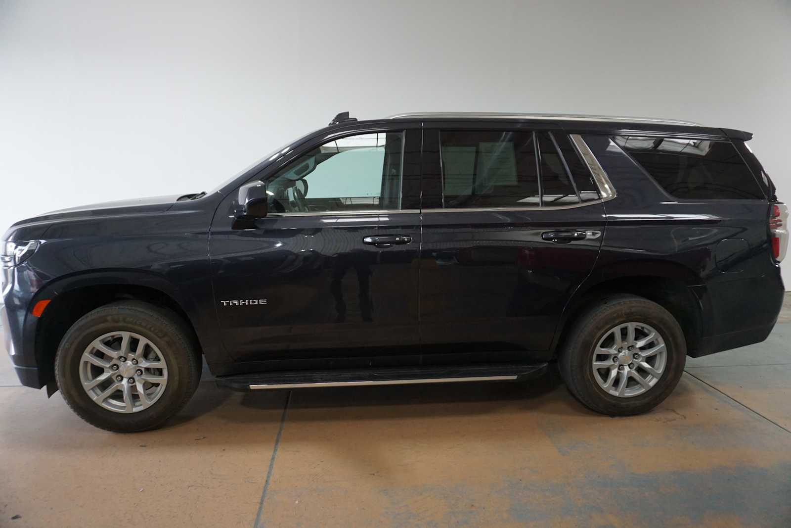 Thumbnail: 2023 Chevrolet Tahoe - 2