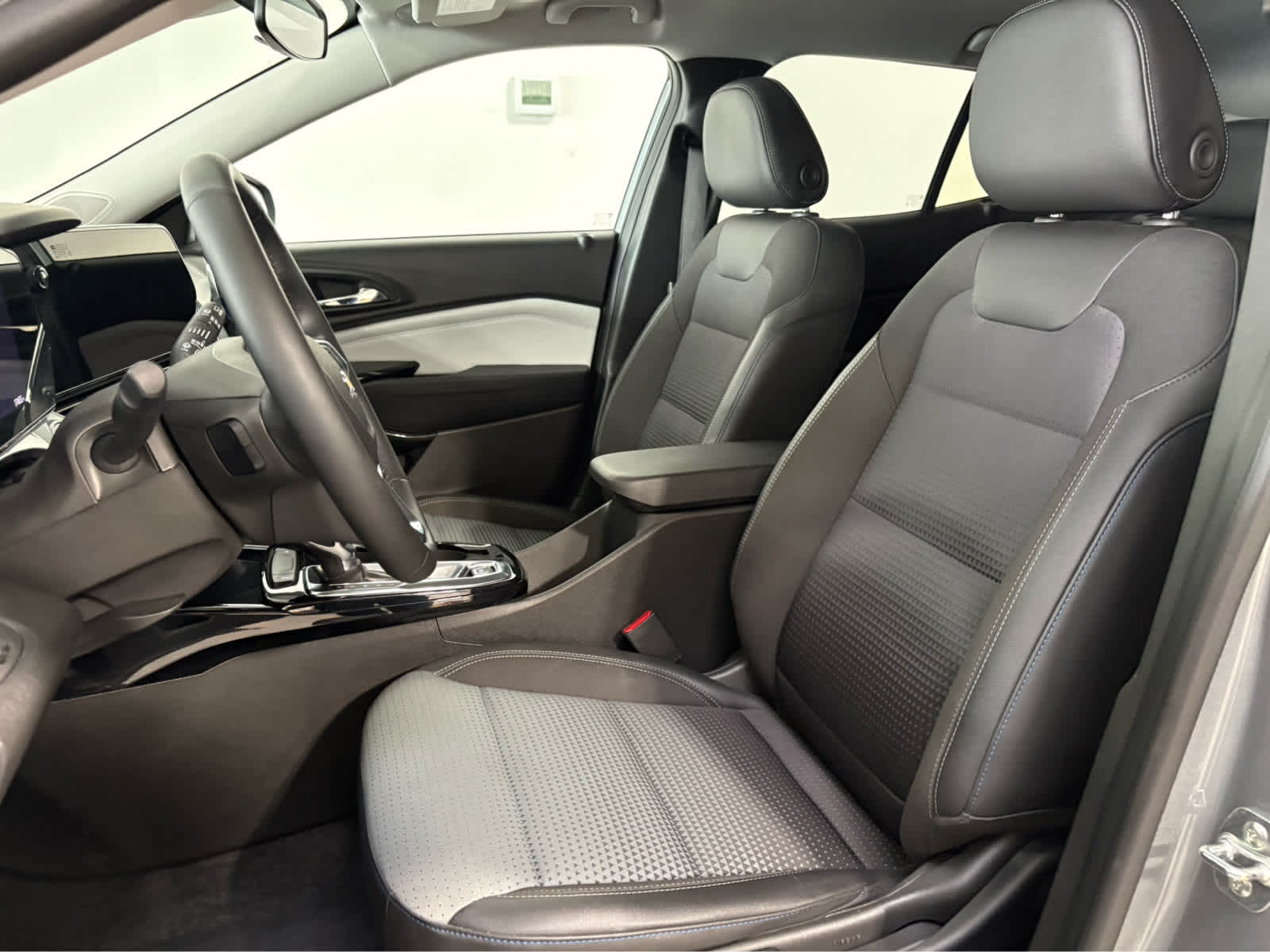 Thumbnail: 2025 Chevrolet Trax - 13