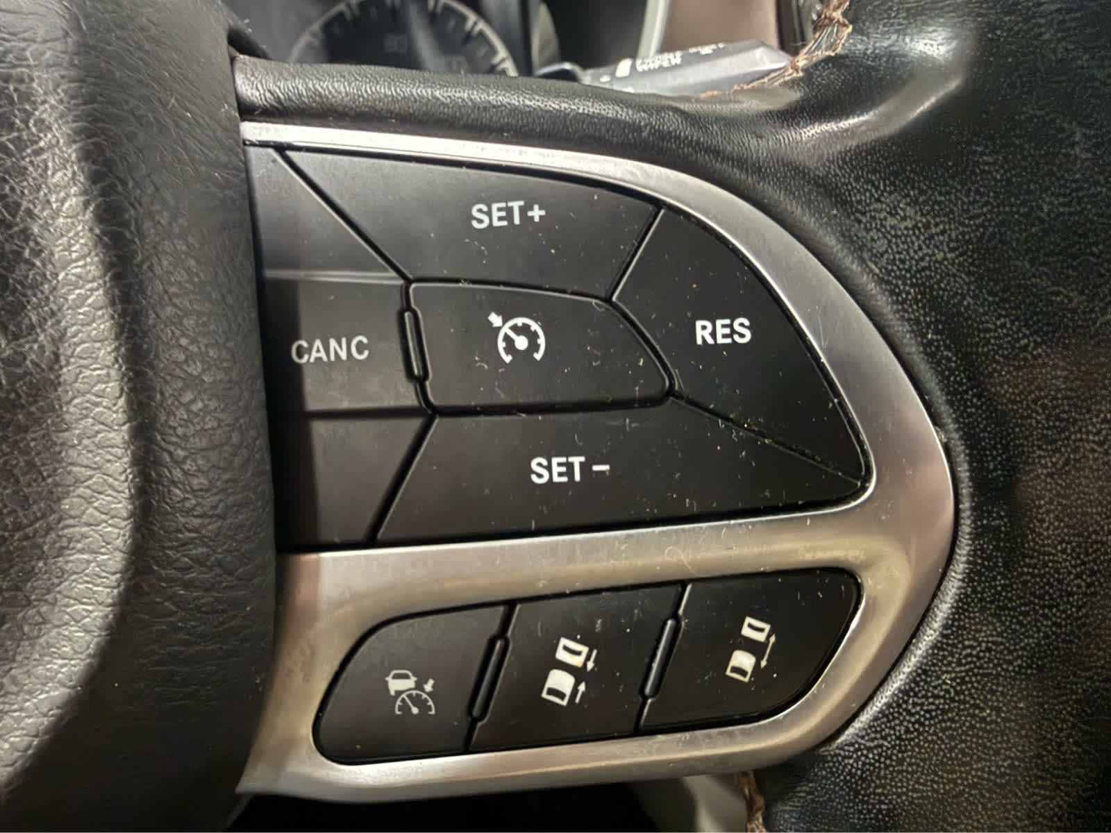 Thumbnail: 2019 Chrysler Pacifica - 20