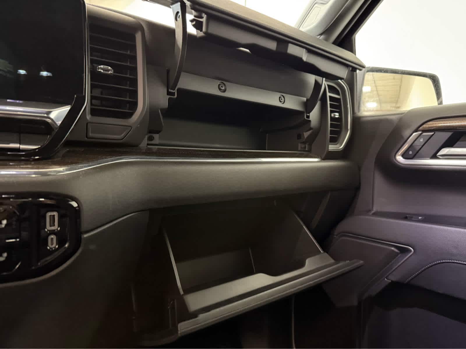 Thumbnail: 2025 Chevrolet Silverado 1500 - 20