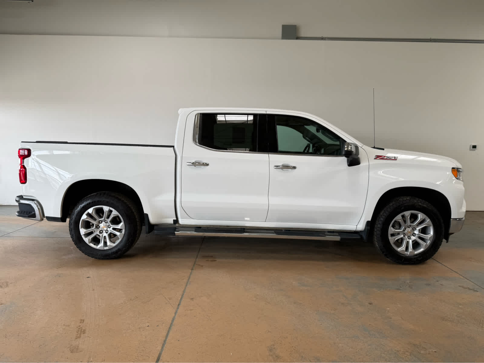 Thumbnail: 2023 Chevrolet Silverado 1500 - 6