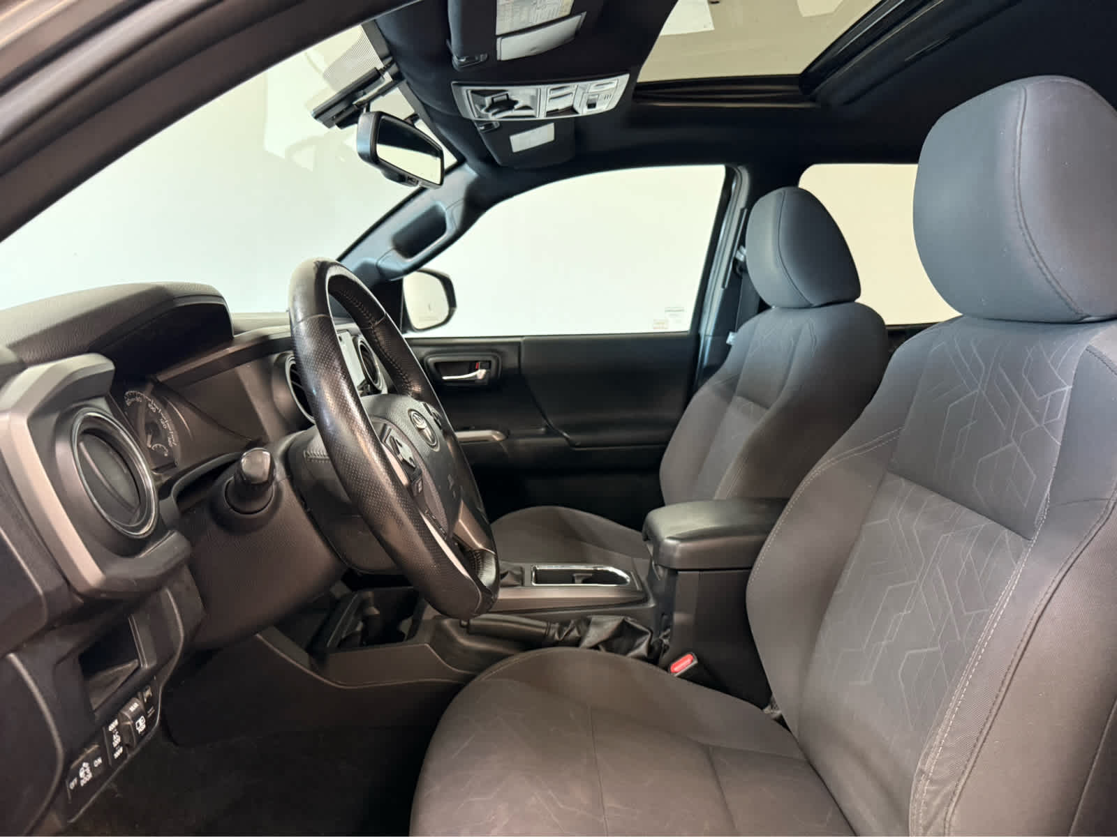Thumbnail: 2017 Toyota Tacoma - 14