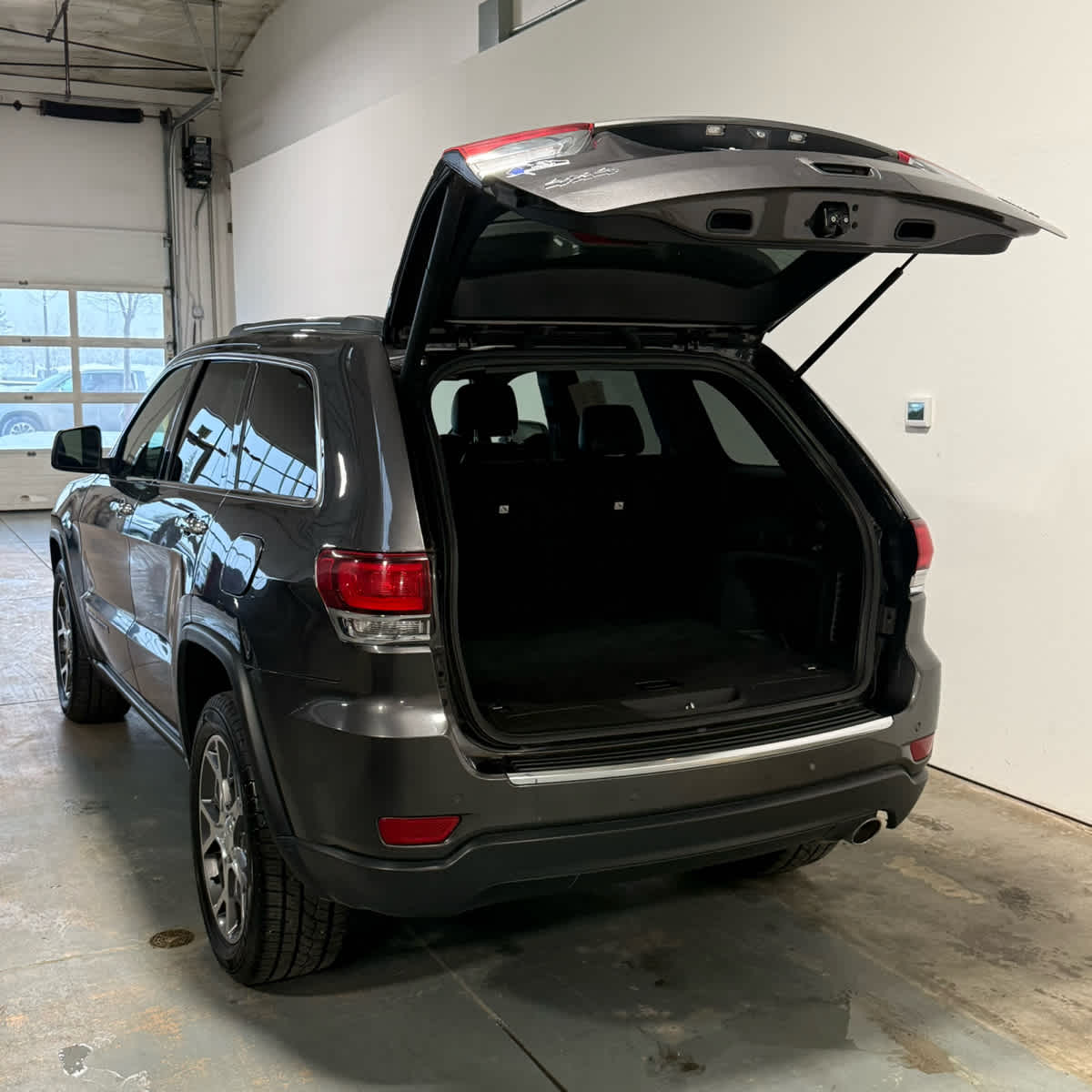 Thumbnail: 2020 Jeep Grand Cherokee - 4