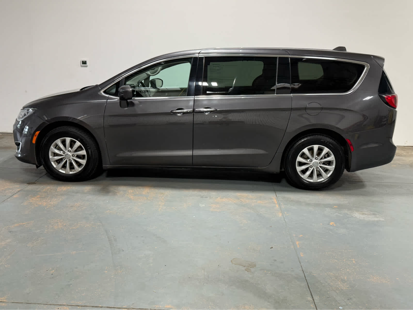Thumbnail: 2019 Chrysler Pacifica - 2