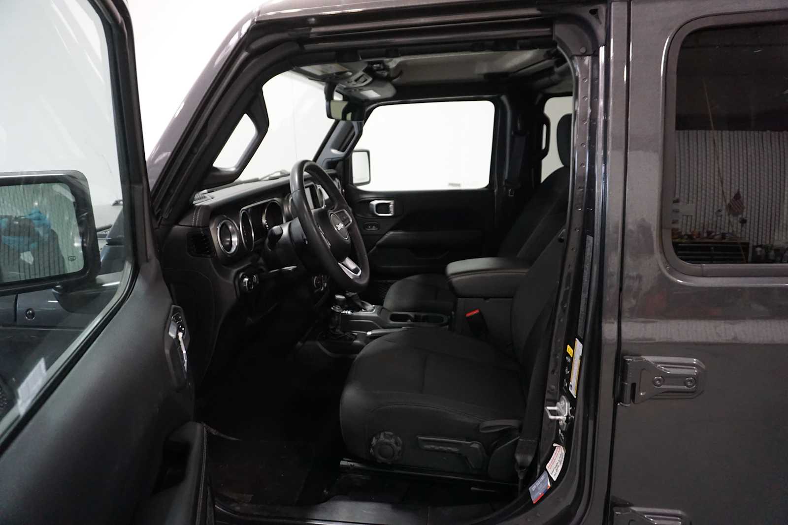 Thumbnail: 2023 Jeep Gladiator - 2