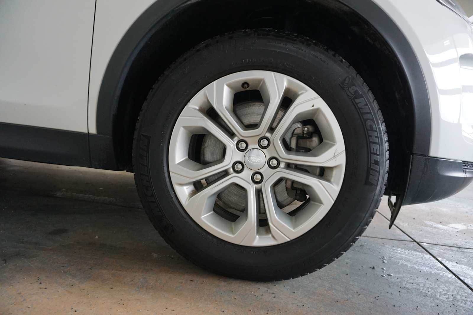 Thumbnail: 2022 Land Rover Discovery Sport - 14