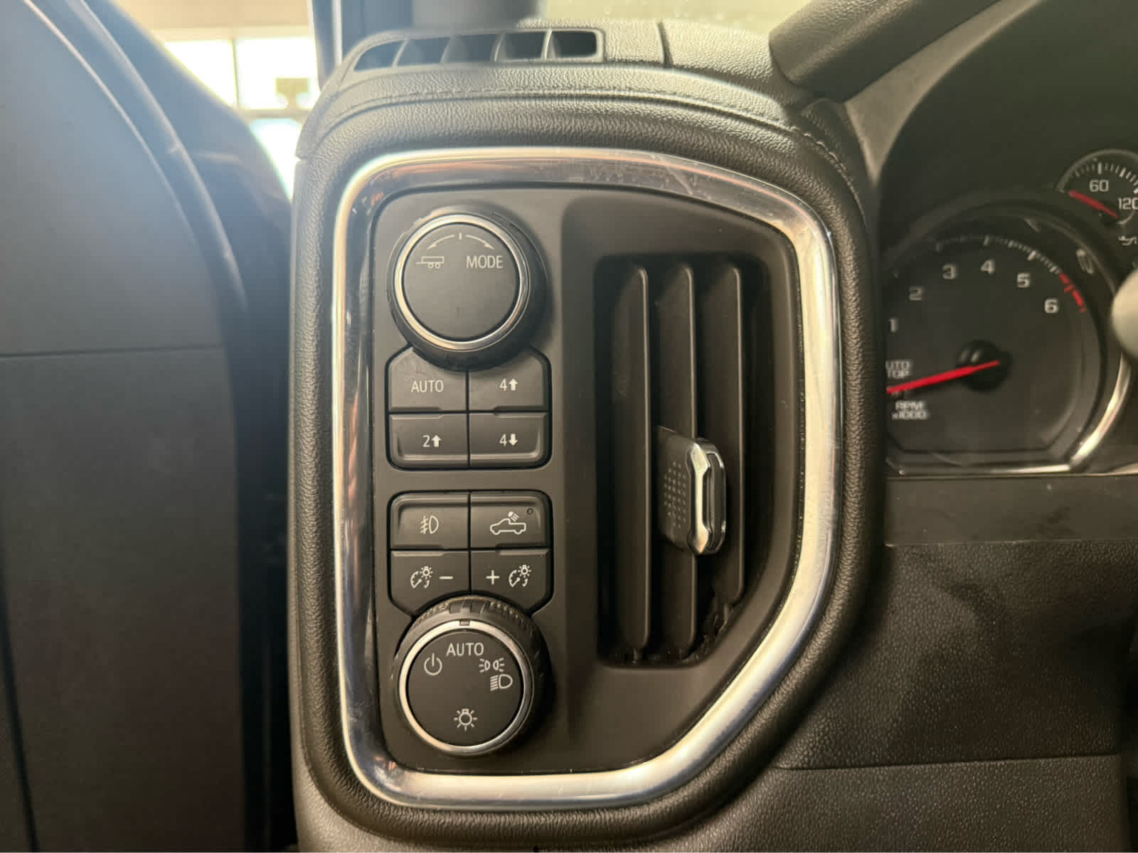 Thumbnail: 2020 Chevrolet Silverado 1500 - 27