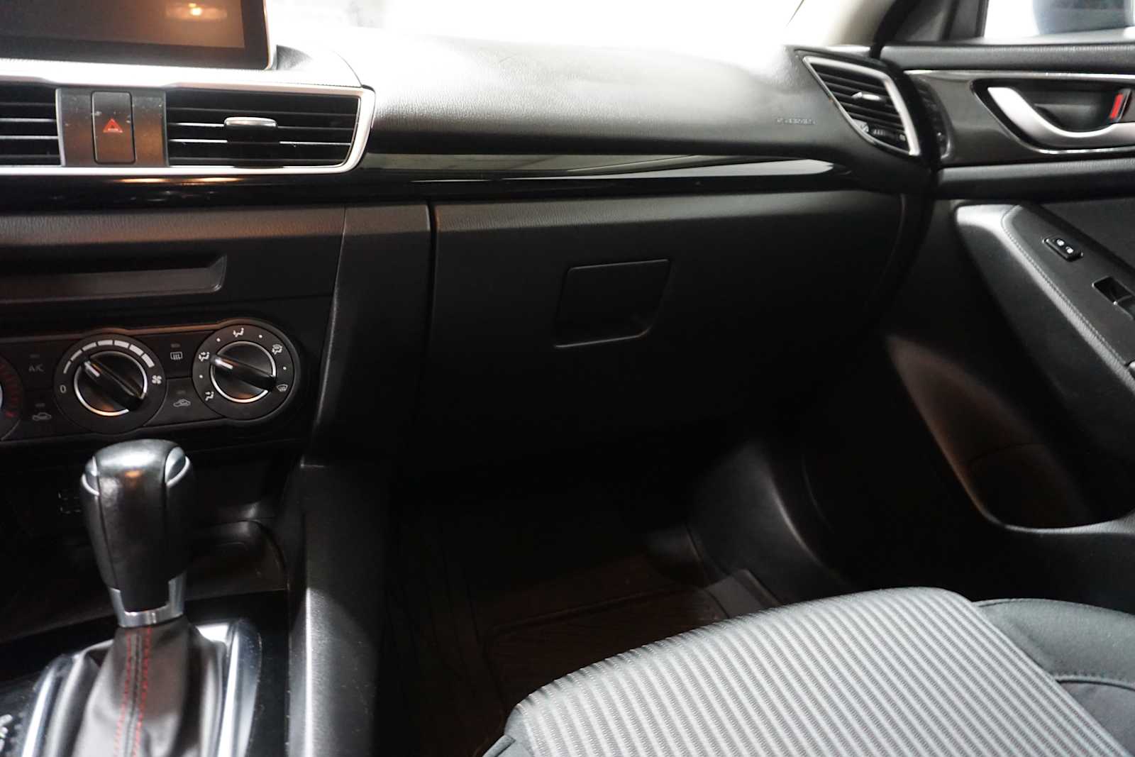 Thumbnail: 2015 Mazda Mazda3 - 19