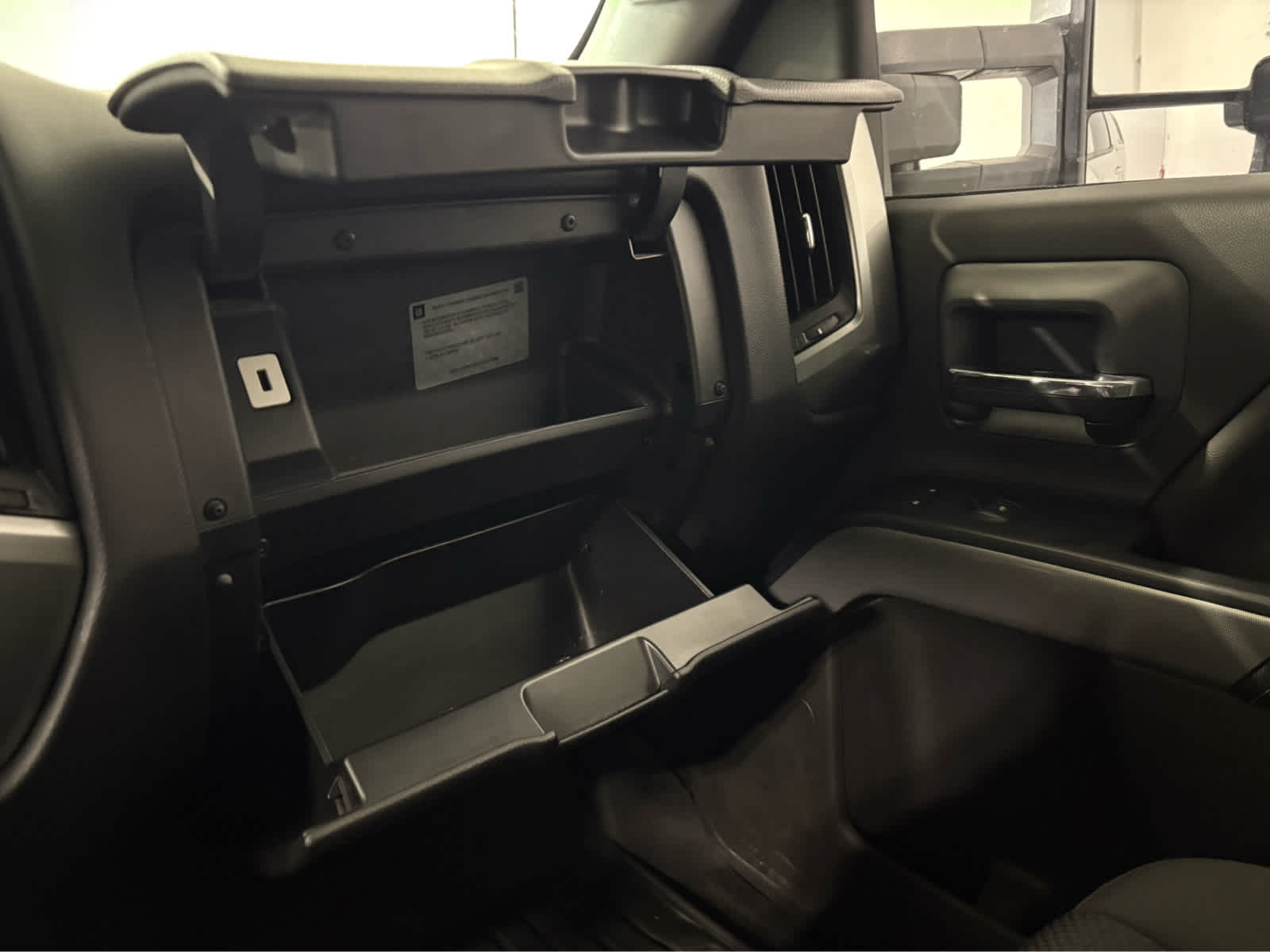 Thumbnail: 2018 Chevrolet Silverado 1500 - 23