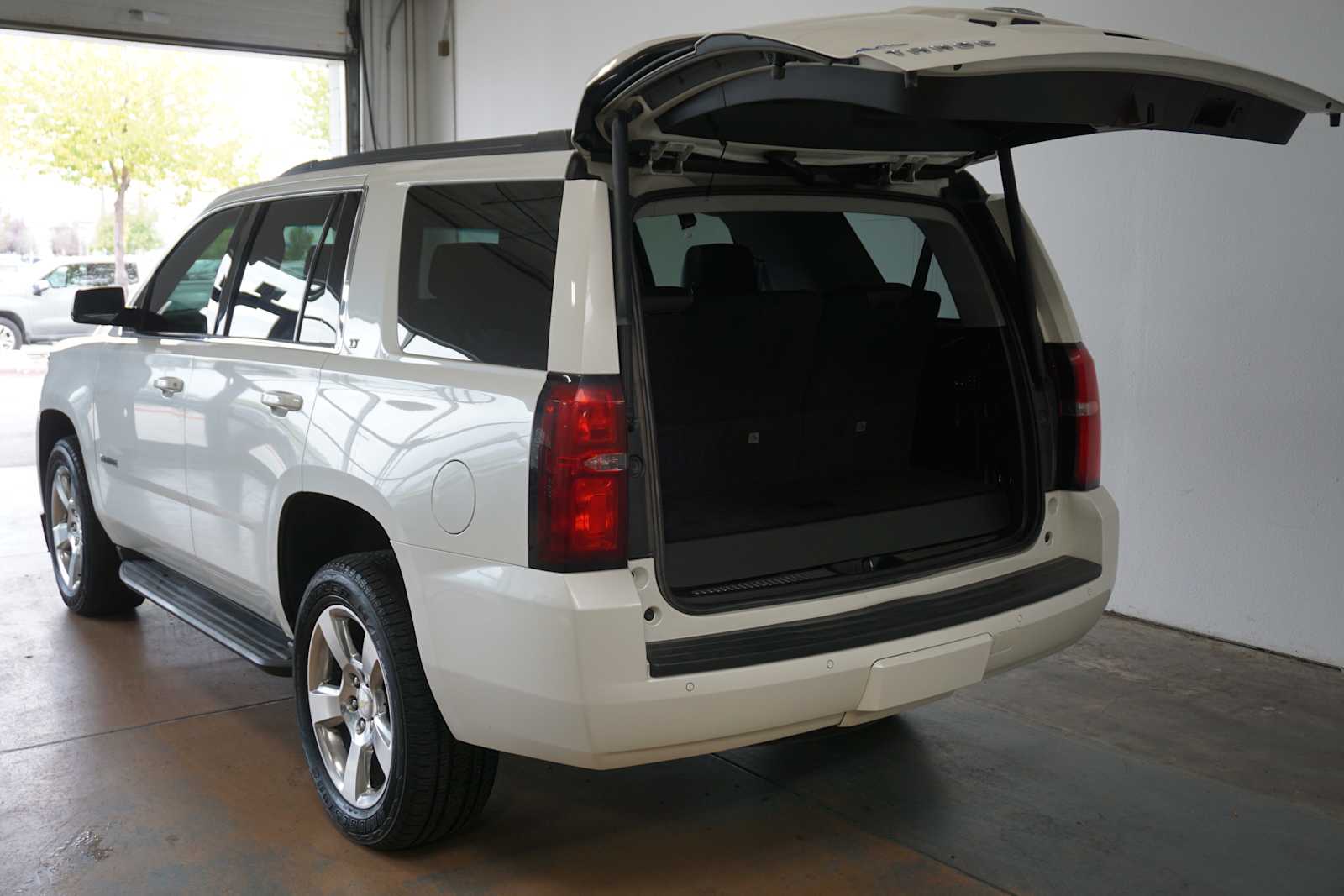 Thumbnail: 2015 Chevrolet Tahoe - 4