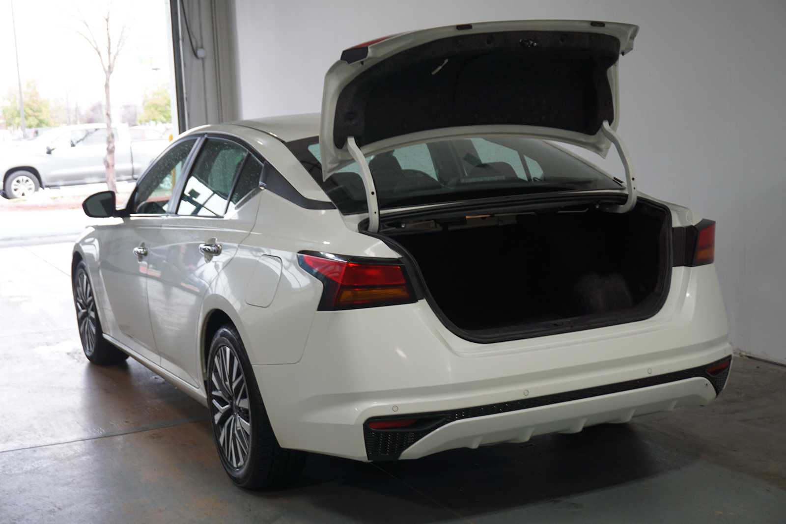 Thumbnail: 2023 Nissan Altima - 4