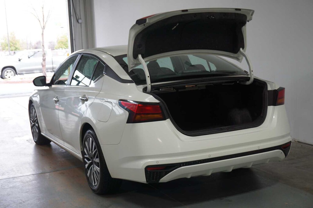Used 2023 Nissan Altima 2.5 SV Sedan