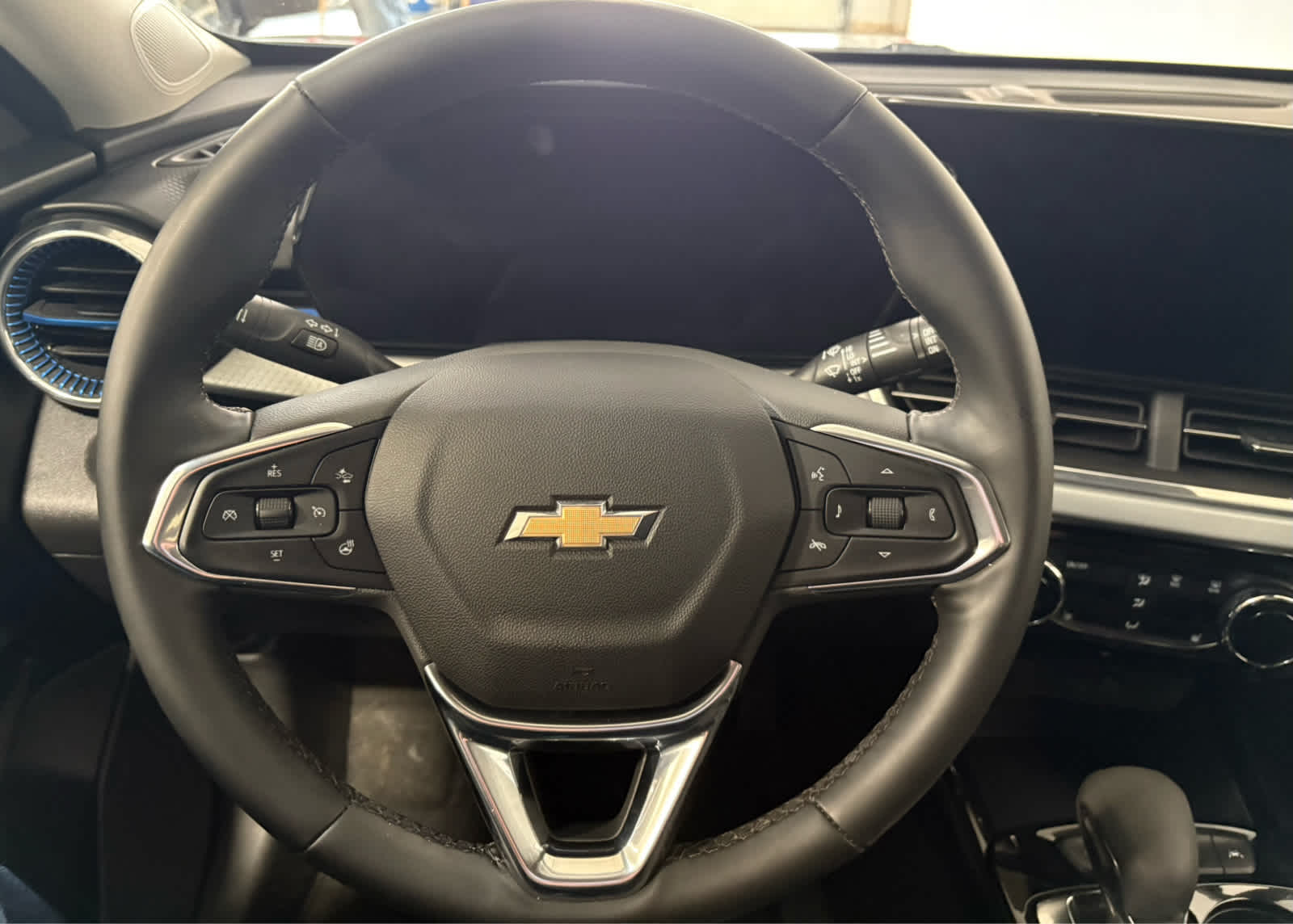 Thumbnail: 2025 Chevrolet Trax - 17