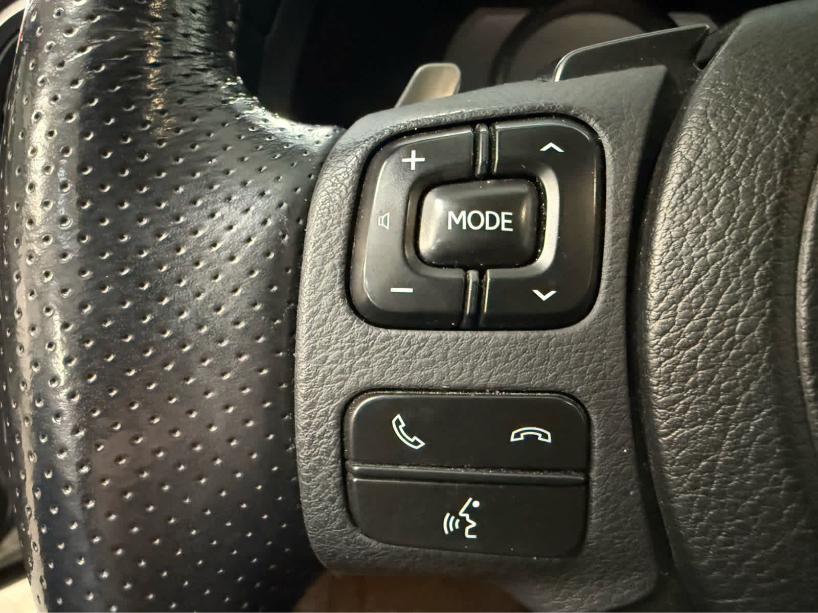 Thumbnail: 2022 Lexus IS - 18