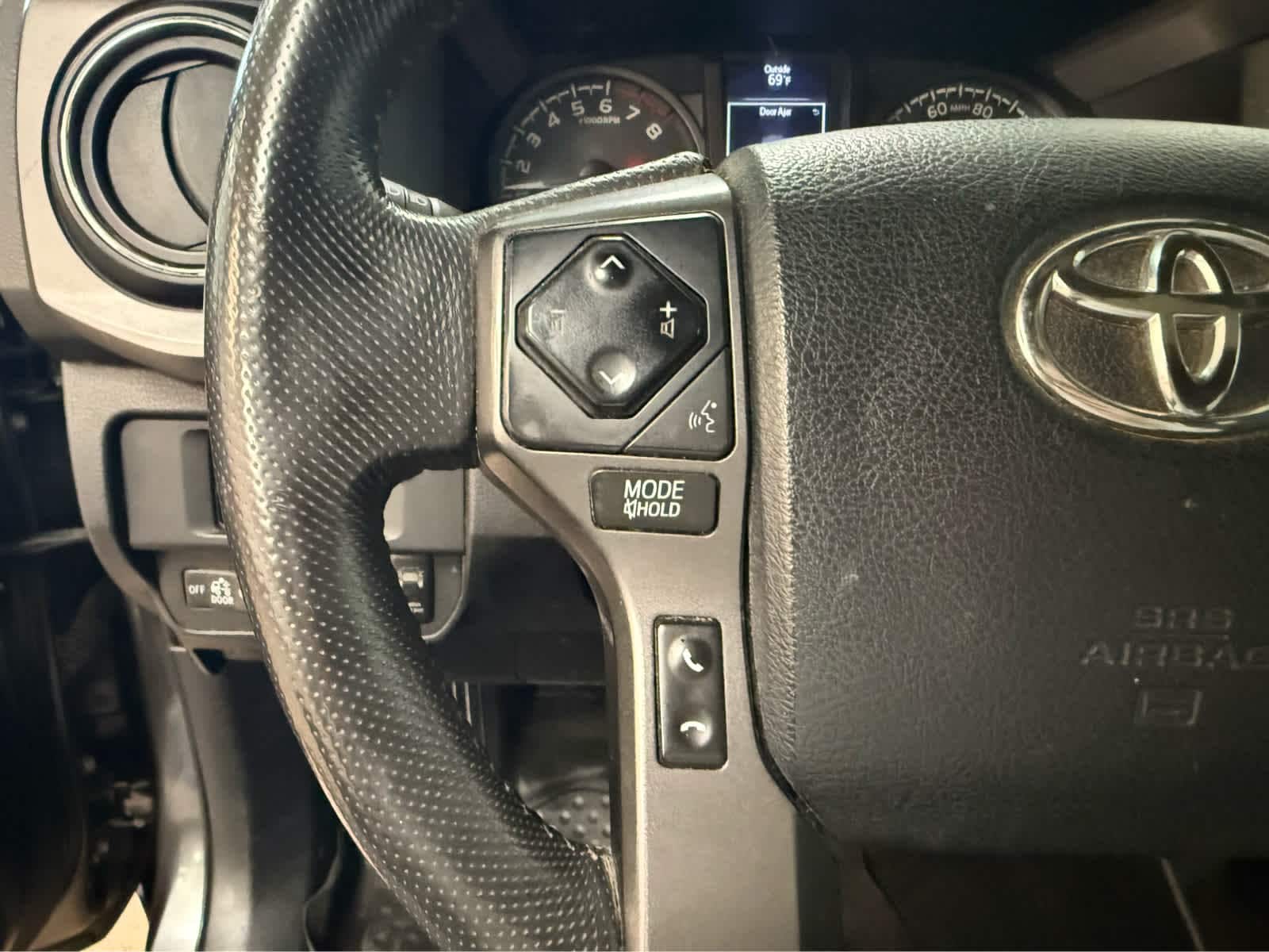 Thumbnail: 2017 Toyota Tacoma - 18