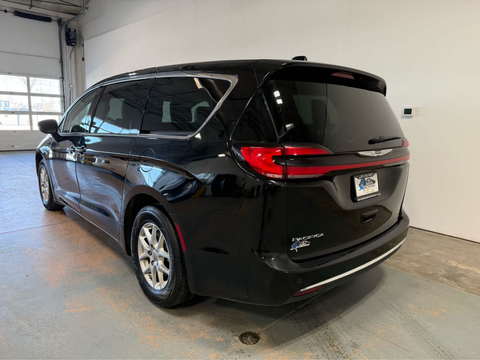 Thumbnail: 2024 Chrysler Pacifica - 3