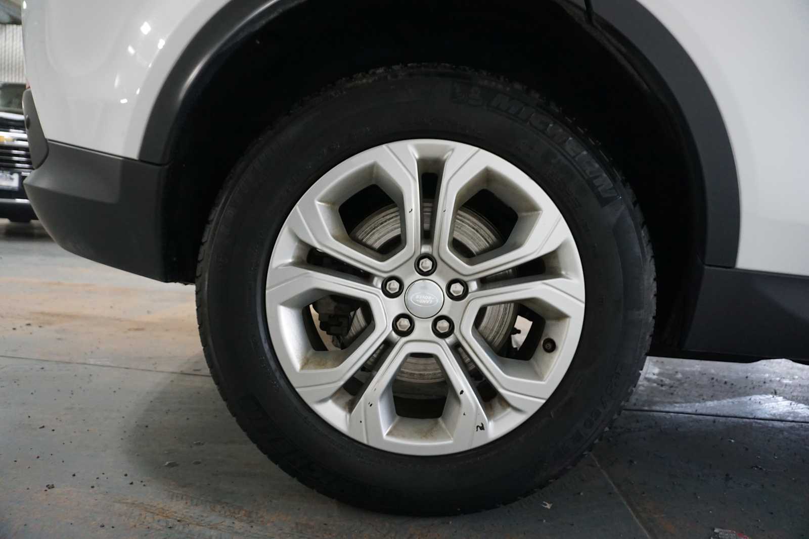 Thumbnail: 2022 Land Rover Discovery Sport - 13