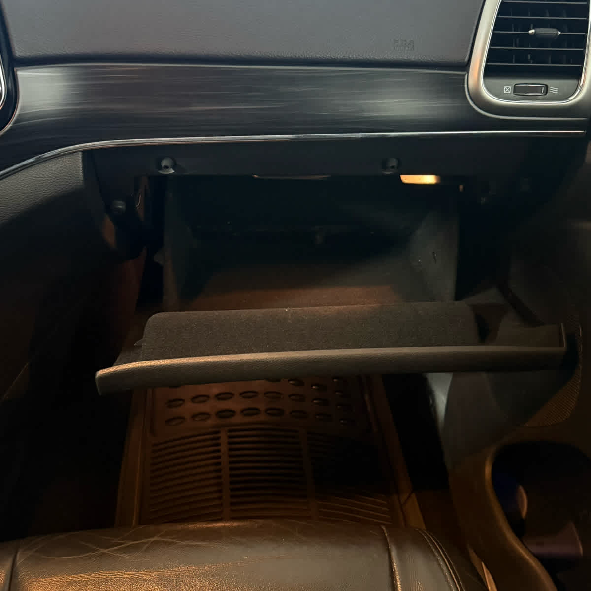 Thumbnail: 2020 Jeep Grand Cherokee - 21