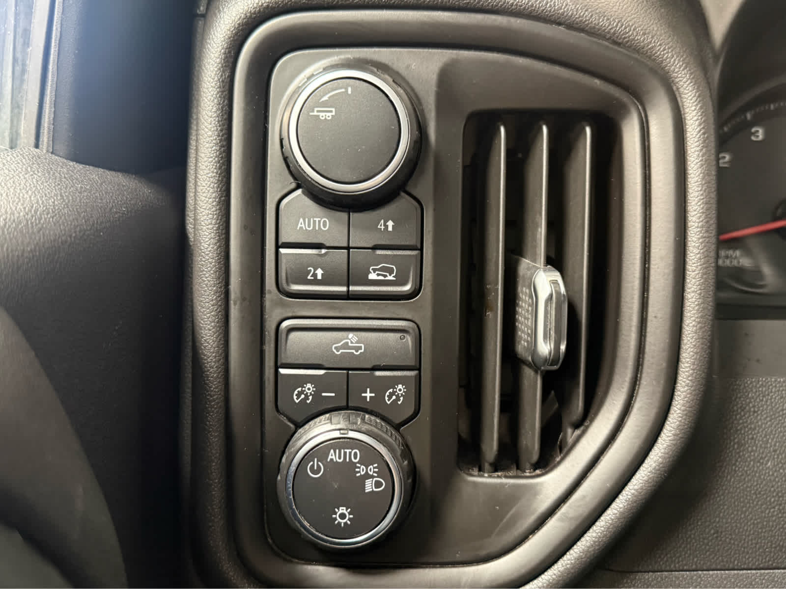 Thumbnail: 2019 Chevrolet Silverado 1500 - 24