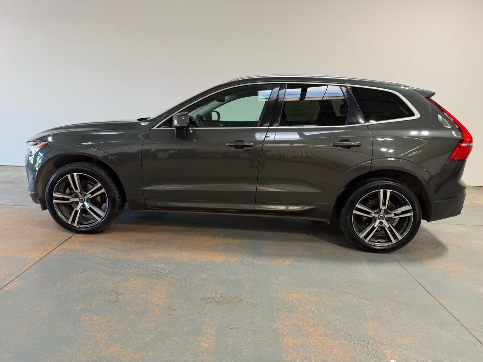Thumbnail: 2019 Volvo XC60 - 2