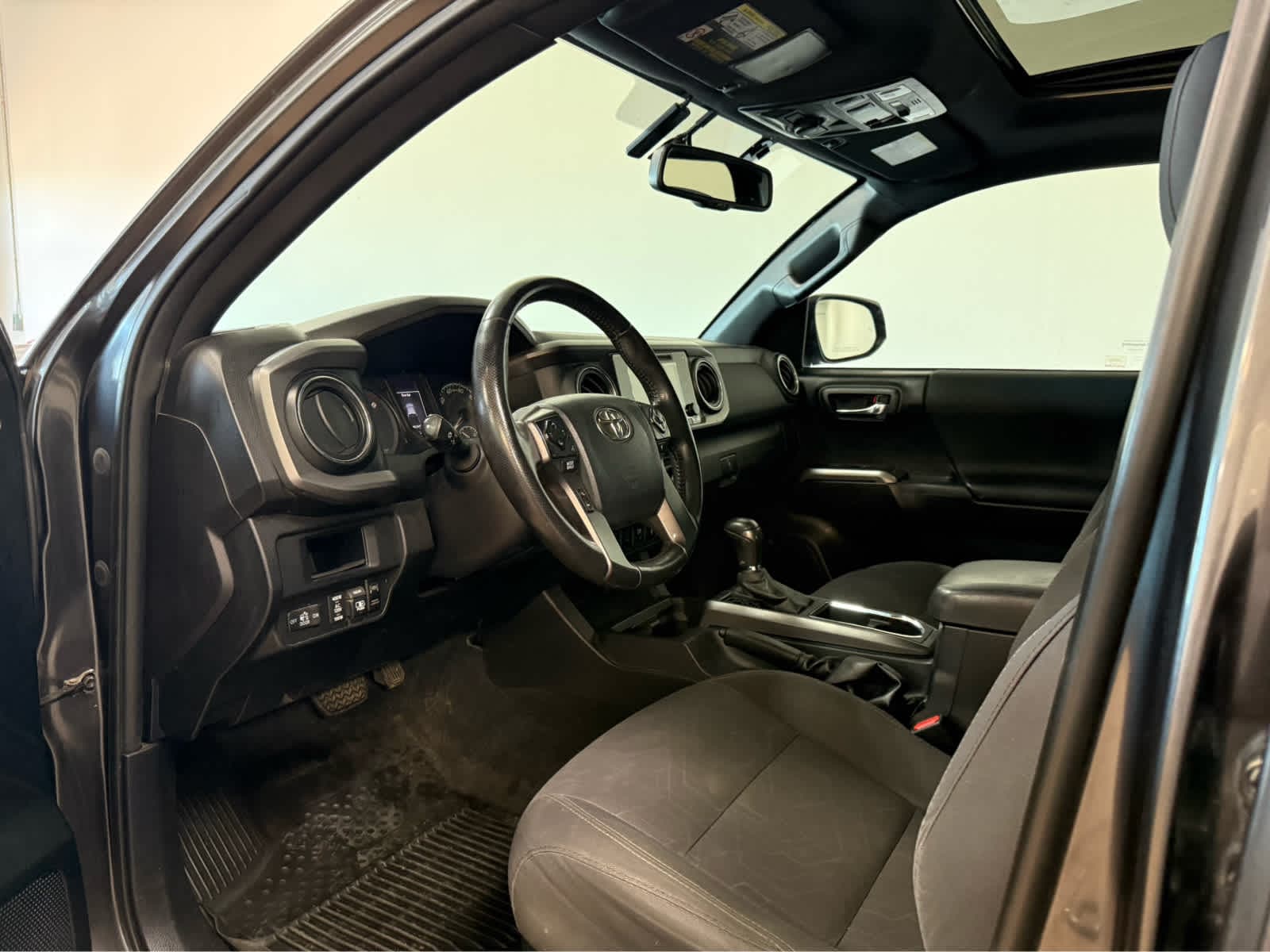 Thumbnail: 2017 Toyota Tacoma - 13