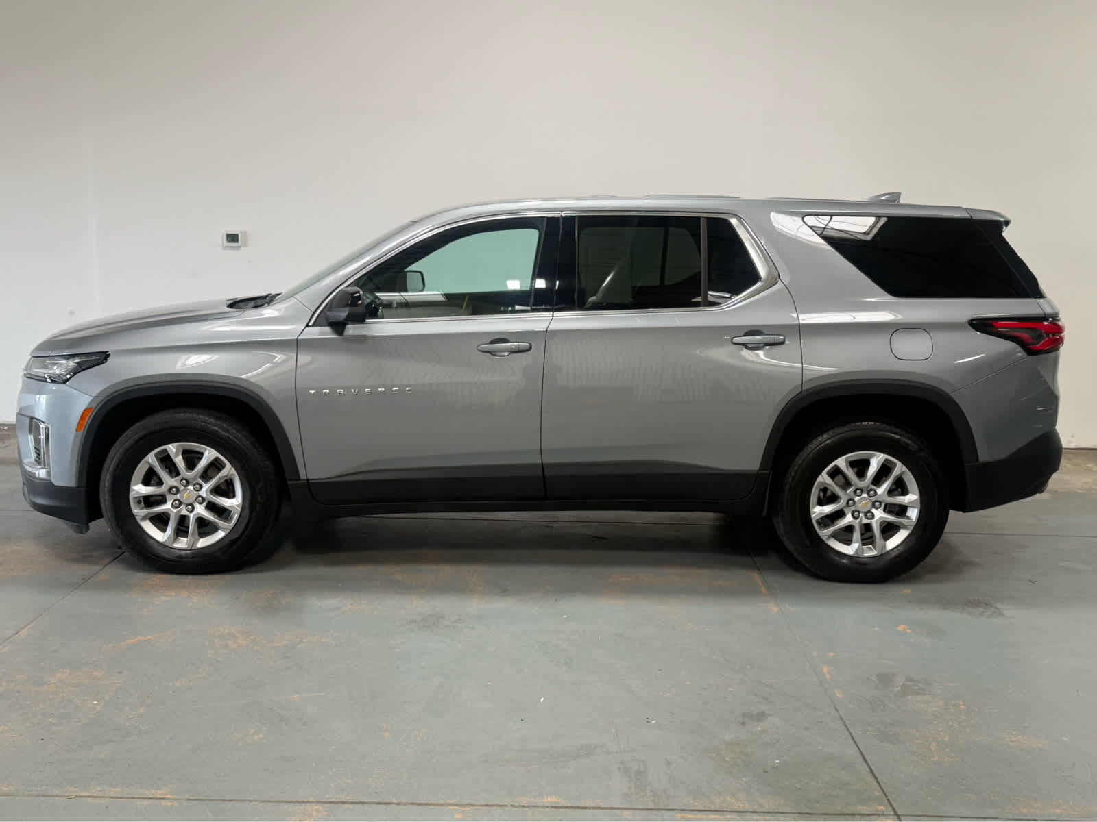 Thumbnail: 2023 Chevrolet Traverse - 2