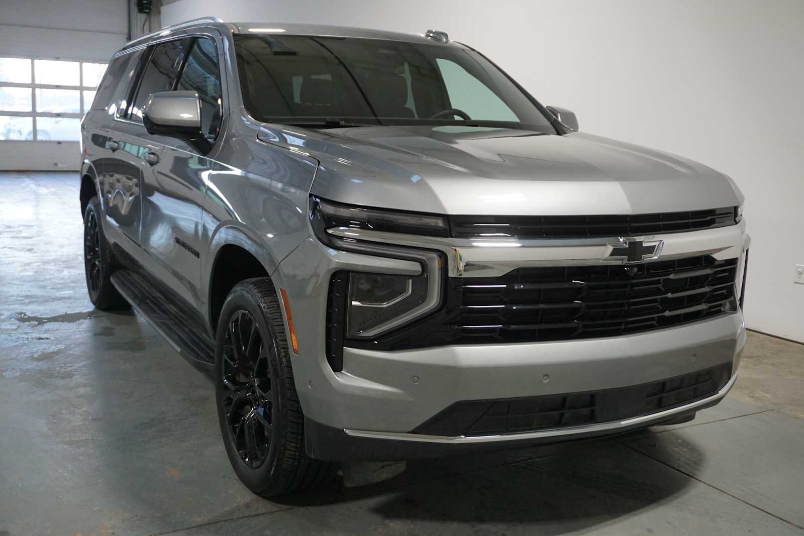 Thumbnail: 2025 Chevrolet Suburban - 4