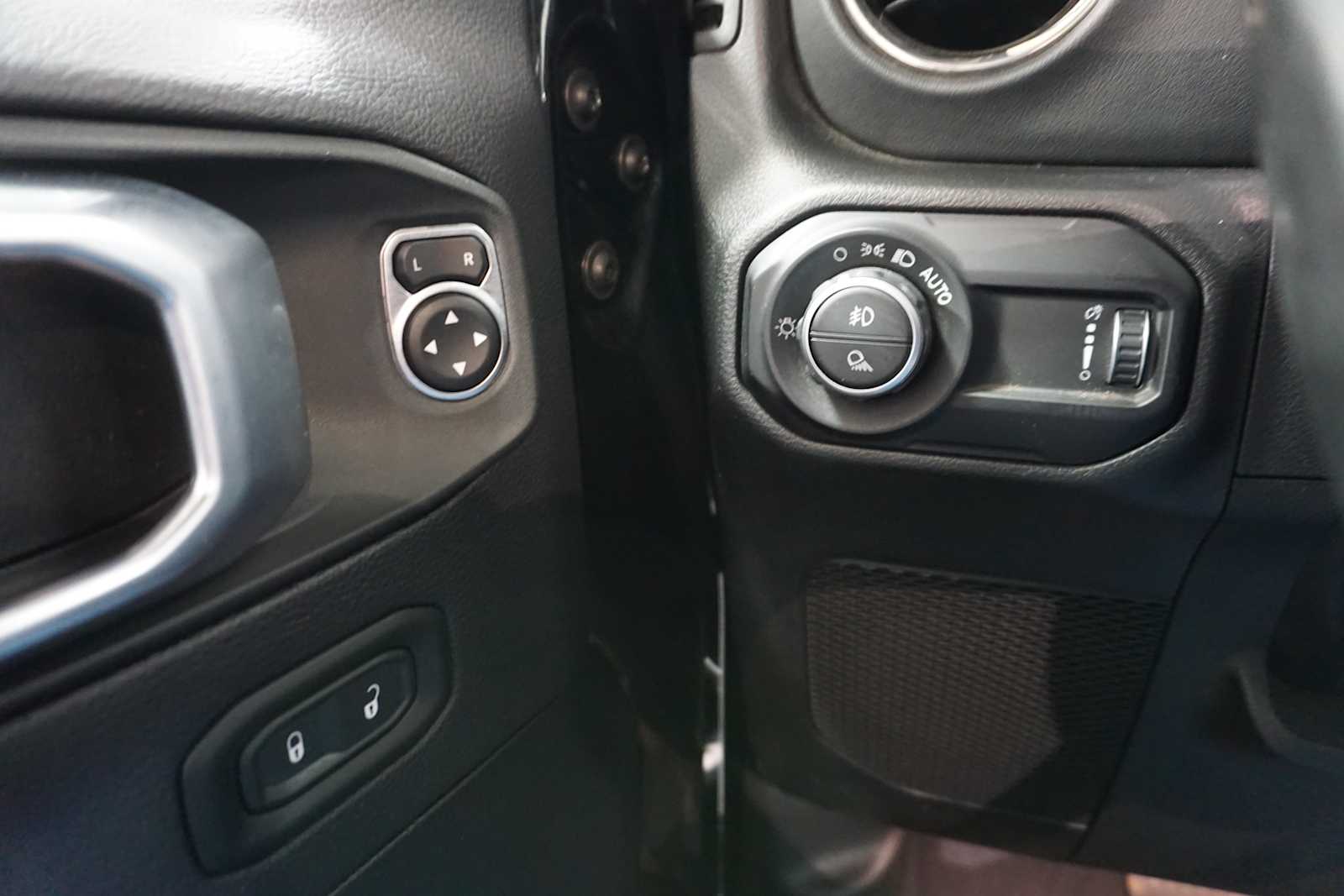 Thumbnail: 2023 Jeep Gladiator - 25