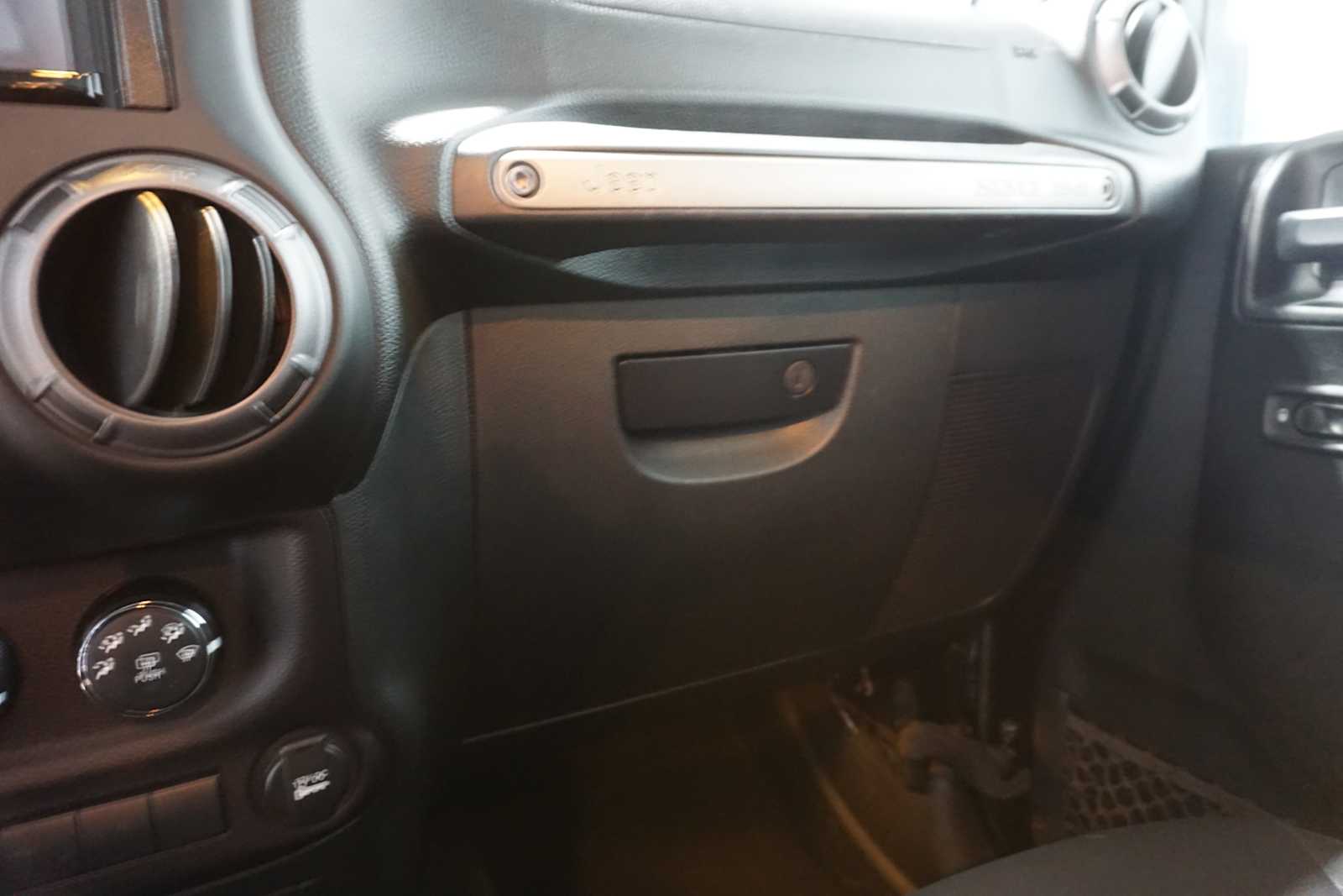 Thumbnail: 2018 Jeep Wrangler - 19